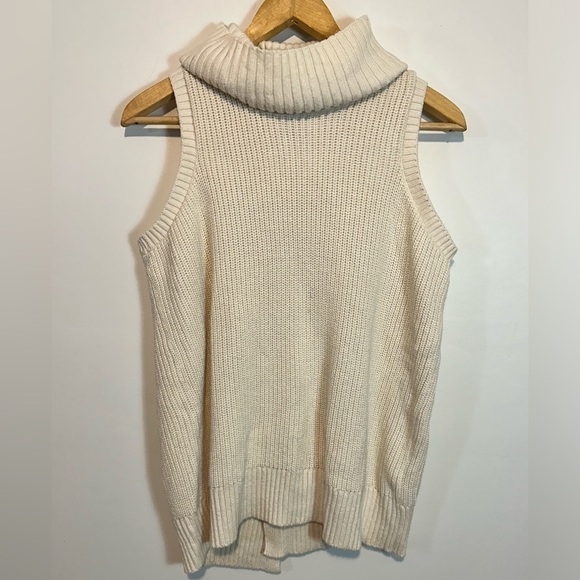 Banana Republic Tops - Banana Republic Knit Sweater Vest